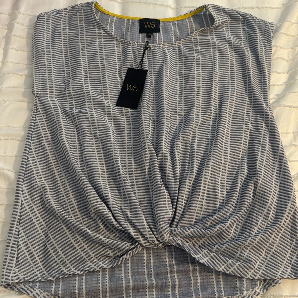 NWT W5 short sleeve top